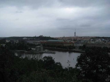 Fernsehturm und Teilung der Moldau